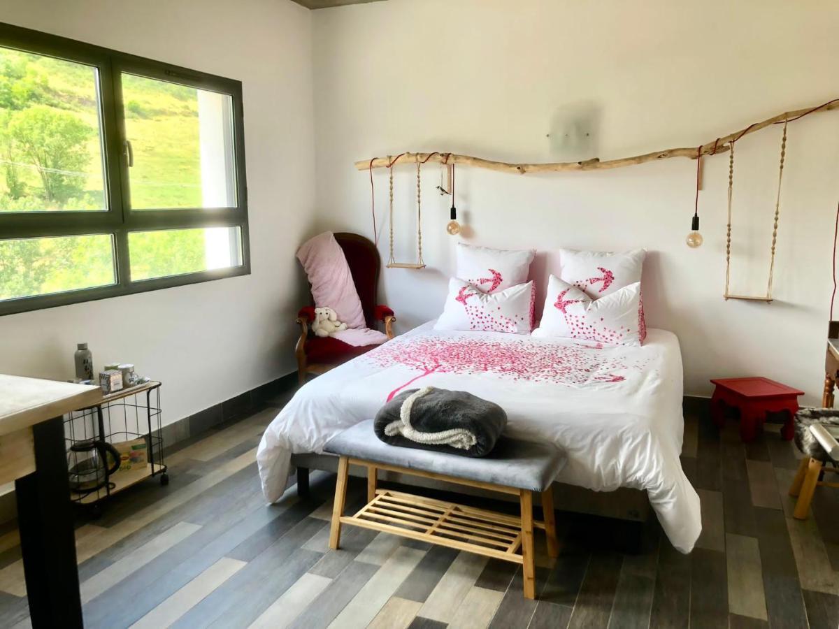 Domaine De La Rue De La Tour Bed & Breakfast Valsonne Exterior foto