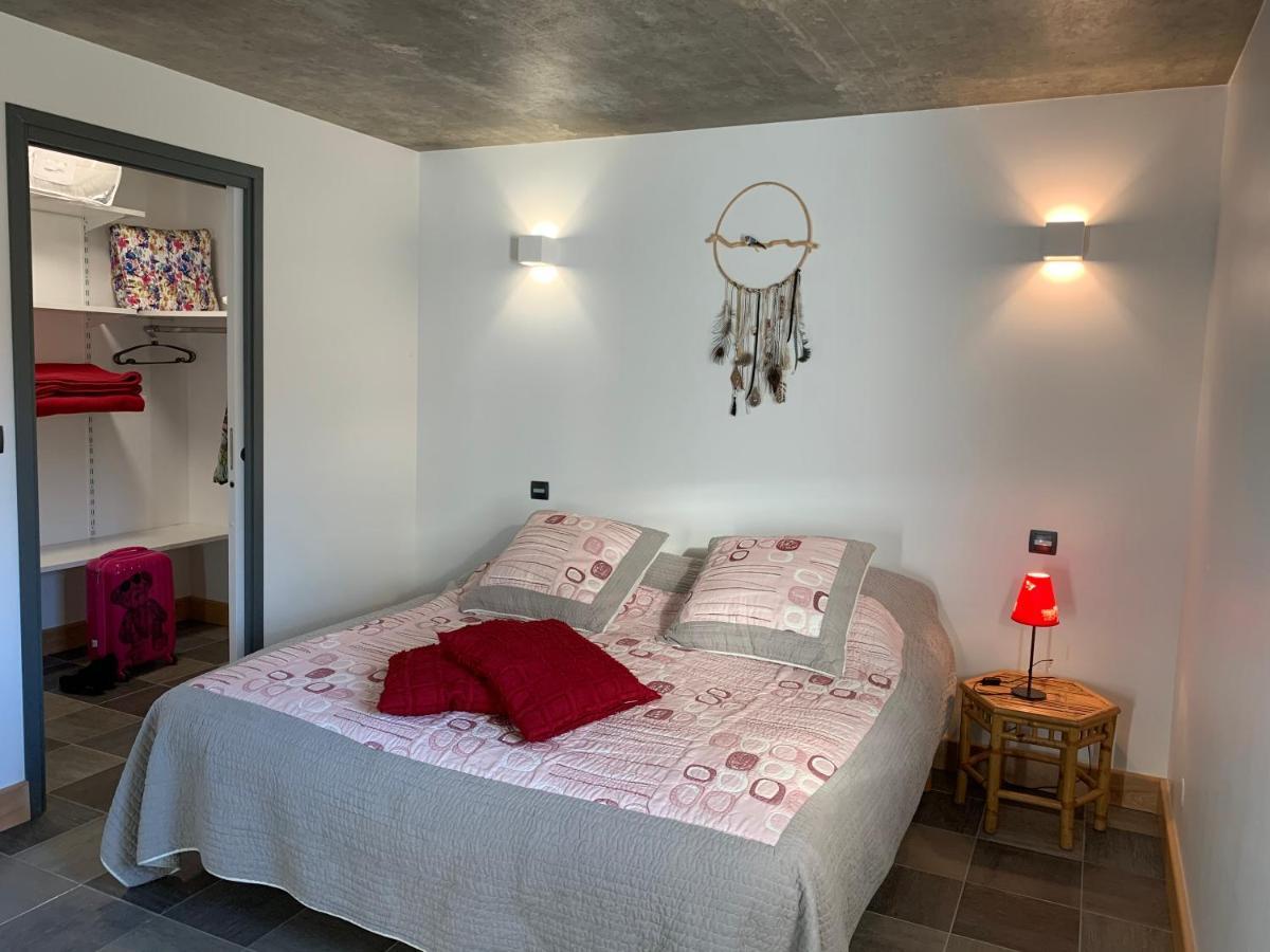 Domaine De La Rue De La Tour Bed & Breakfast Valsonne Exterior foto