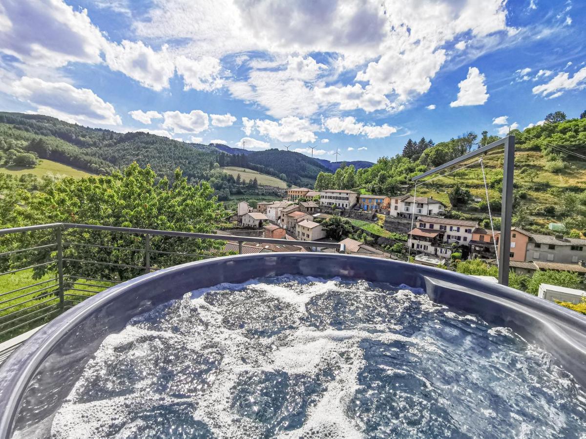 Domaine De La Rue De La Tour Bed & Breakfast Valsonne Exterior foto